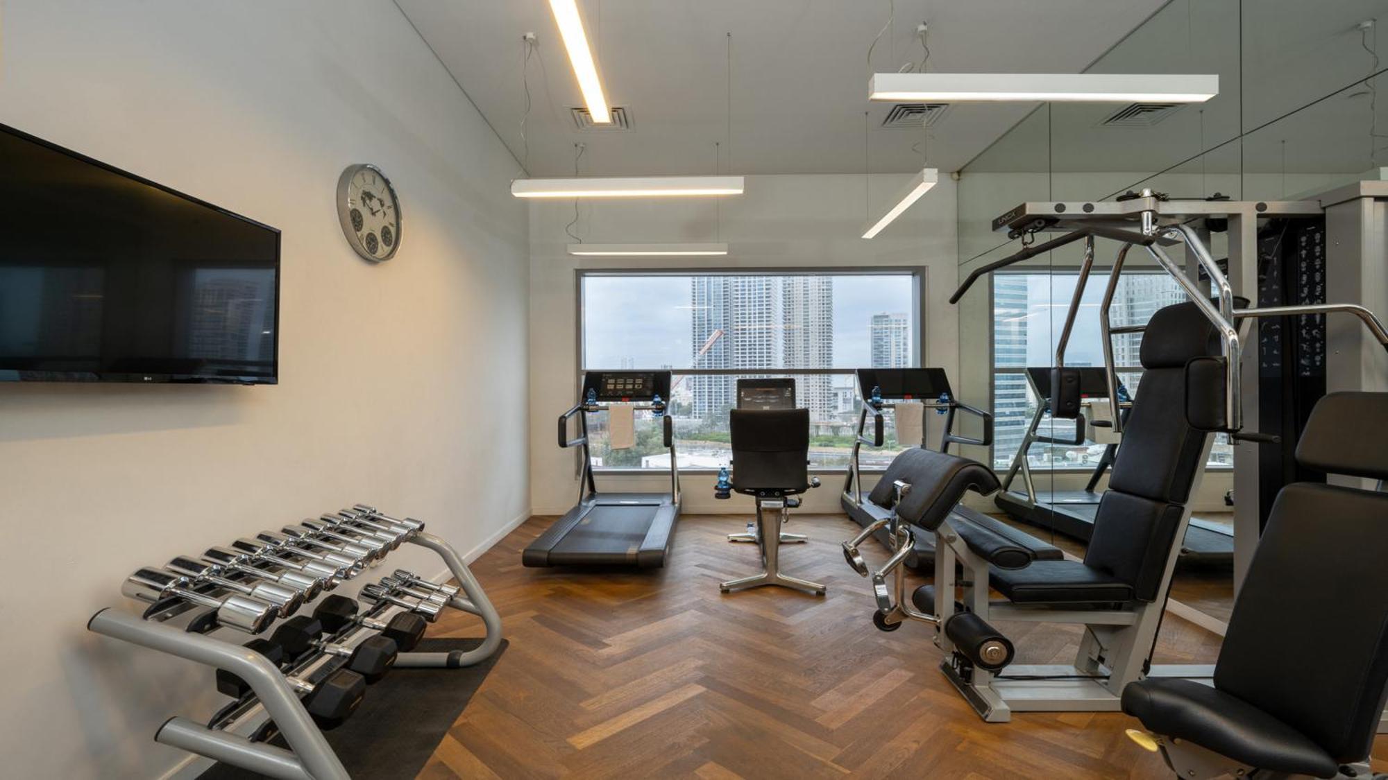 호텔 인디고 텔 아비브 - 다이아몬드 디스트릭트 Giv'atayim 외부 사진 The gym at the hotel